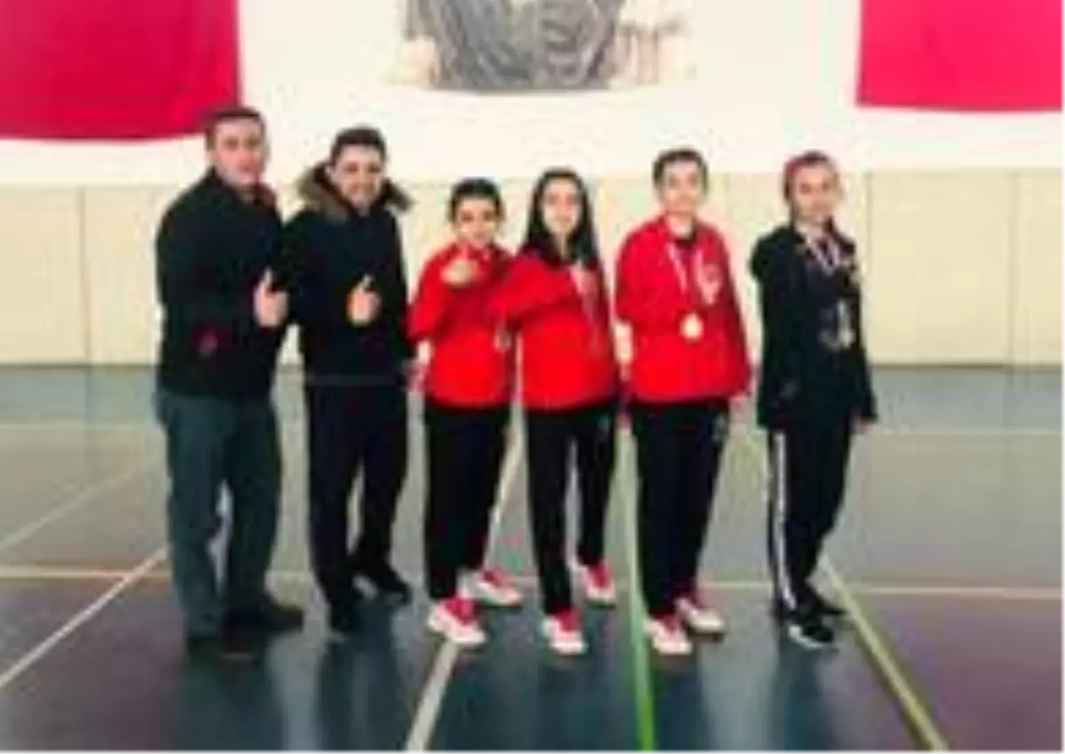 Badminton bölgesi birincisi Hafik oldu