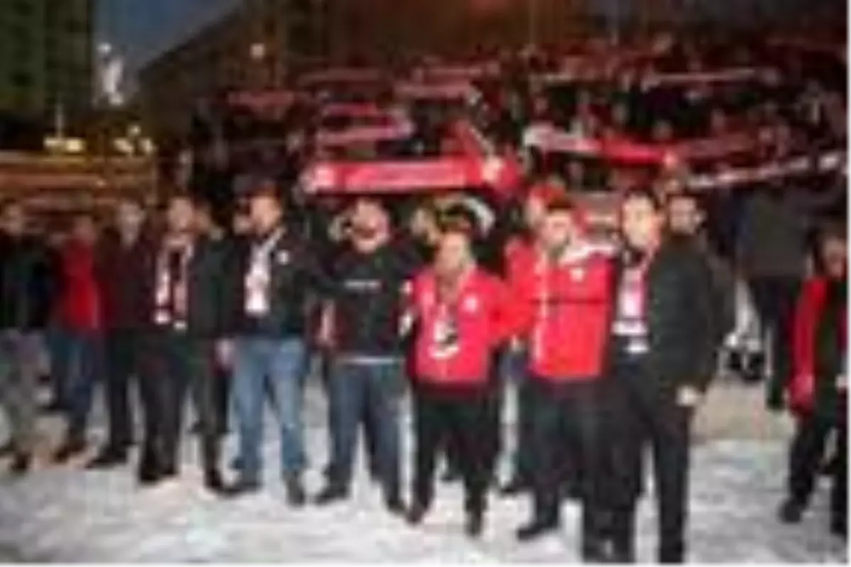 Demir Grup Sivassporlu taraftarlardan hakem hatalarına tepki yürüyüşü