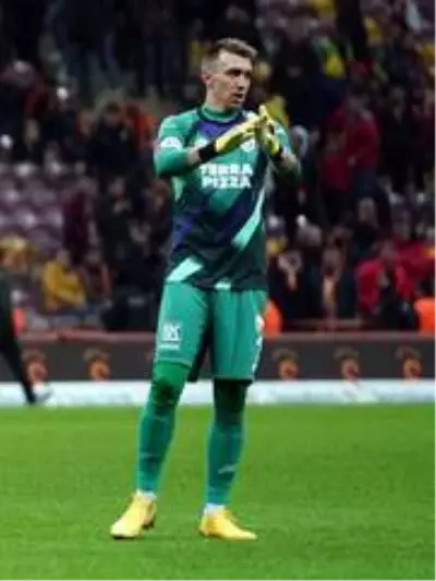 Derbinin en deneyimlisi Muslera Derbinin en deneyimlisi Muslera