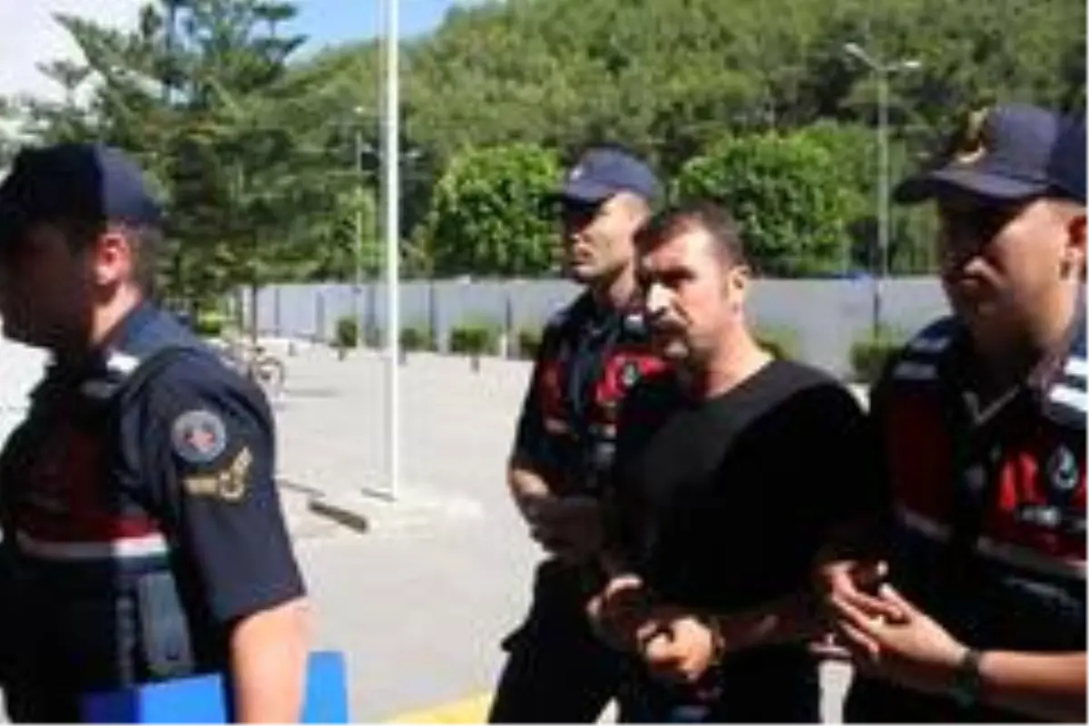 Eşini 25 yerinden bıçaklayıp 'Kendimi savundum' dedi