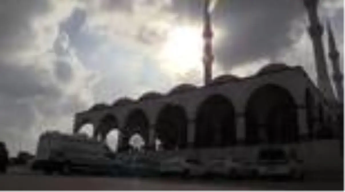 Eski milli futbolcu Mustafa Yücedağ, toprağa verildi