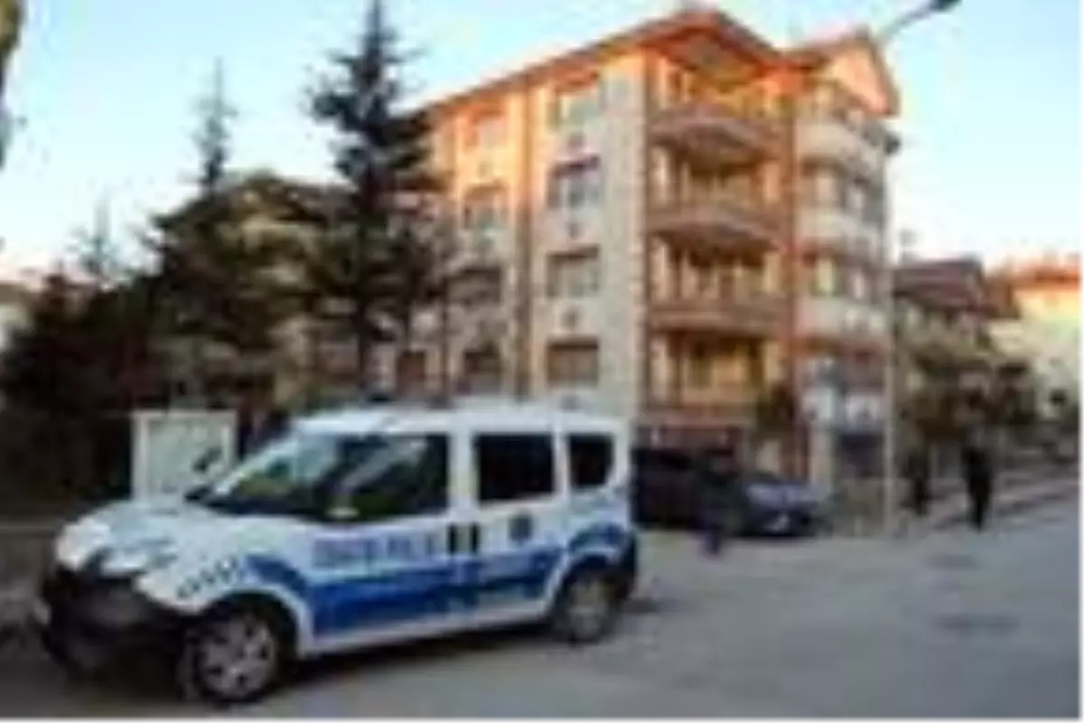 Evinde ölü bulundu, eşi gözaltına alındı