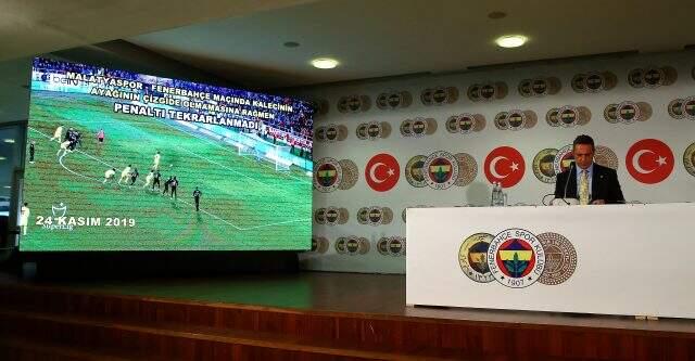 Fenerbahçe Başkanı Ali Koç, basın toplantısında açıklamalarda bulunuyor