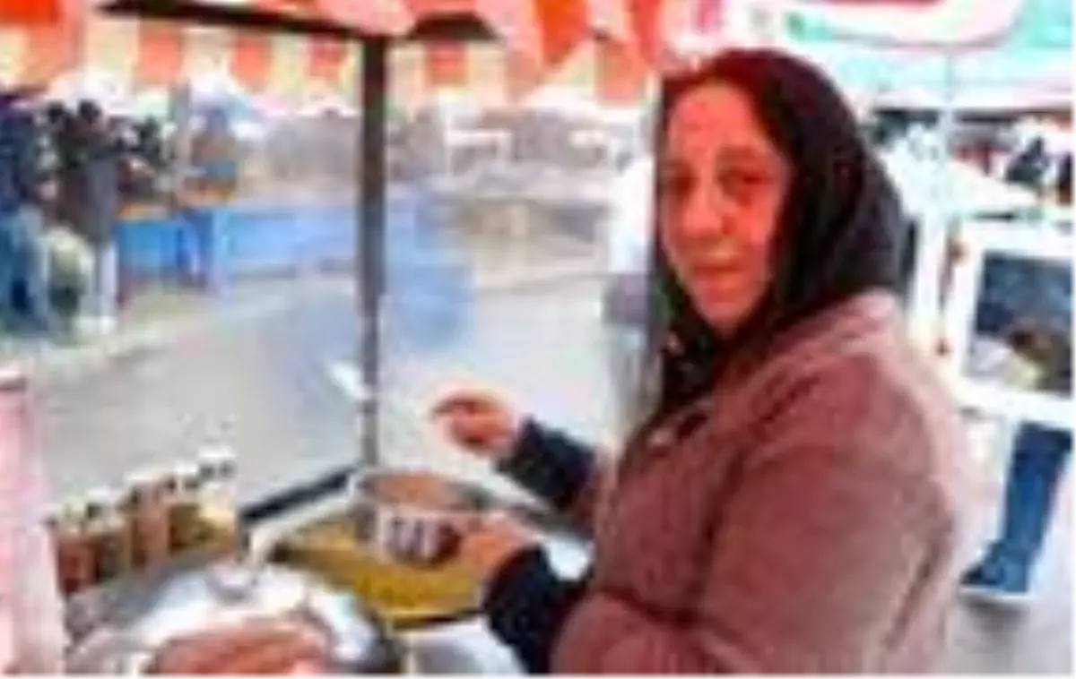 Günde 60 lirayla 3 çocuk okutuyor