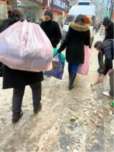 Osmanlı'nın torunları Fransa'da Osmanlı kültürünü yayıyor Osmanlı'nın torunları Fransa'da Osmanlı kültürünü yayıyor