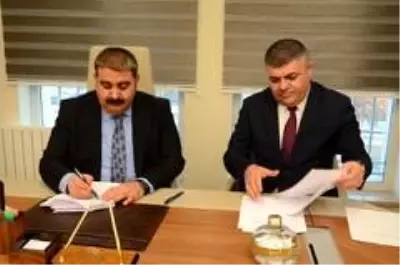 Palandöken Belediyesinde sözleşme sevinci Palandöken Belediyesinde sözleşme sevinci