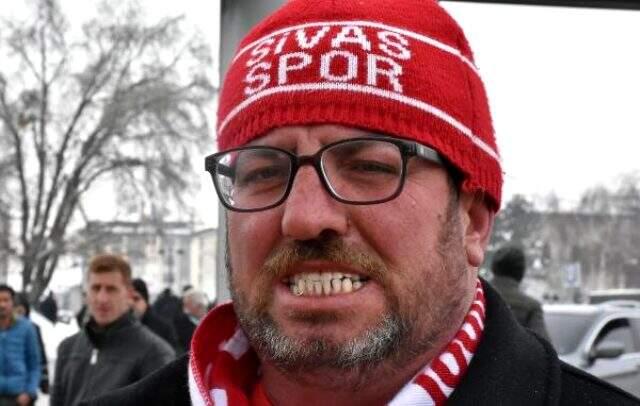 'Sabaha kadar buradayız' diyen fenomen simitçi, sözünün patentini alacak