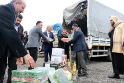 Şanlıurfa'dan İdlib'e 3 tır insani yardım malzemesi gönderildi