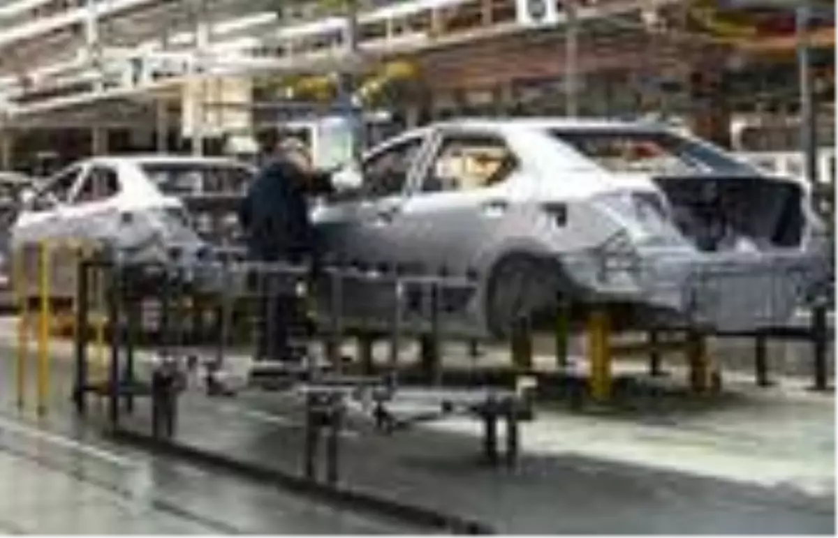 Sıfır otomobiller banttan inmeden satılıyor