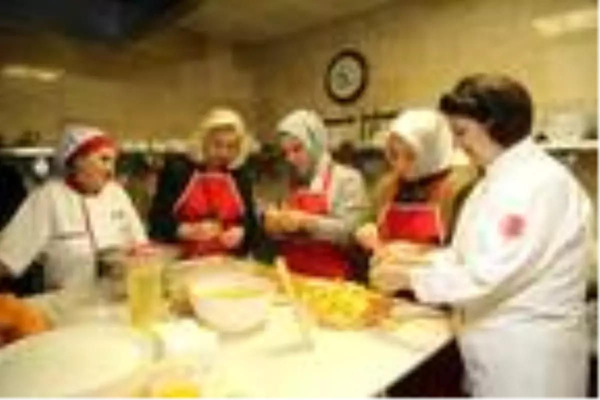 Sivaslı kadınların örnek mutfağı