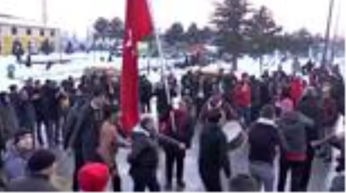 Sivassporlu taraftarlar, hakem kararlarına tepki için yürüdü