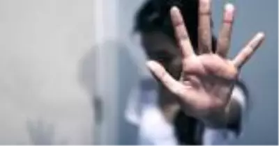 Üniversitede 'cinsel ilişki karşılığı yüksek not' skandalı patlak verdi, 2 öğretim görevlisi izne çıkarıldı Üniversitede 'cinsel ilişki karşılığı yüksek not' skandalı patlak verdi, 2 öğretim görevlisi izne çıkarıldı