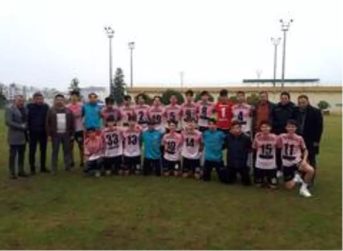 Velilerin kurduğu futbol takımı şampiyon oldu