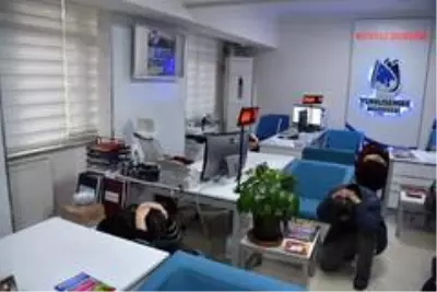 Yunusemre'de deprem tatbikatı gerçeği aratmadı Yunusemre'de deprem tatbikatı gerçeği aratmadı