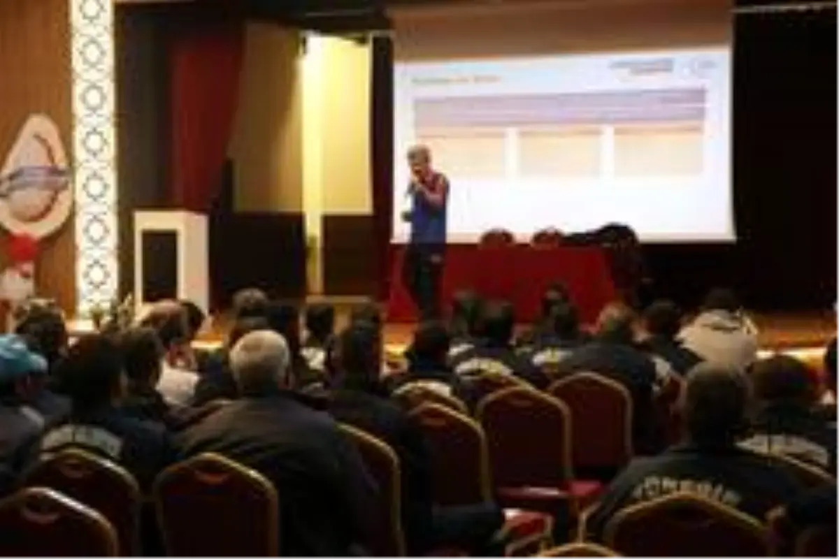 Yüreğir'de belediye personeline afet bilinci eğitimi