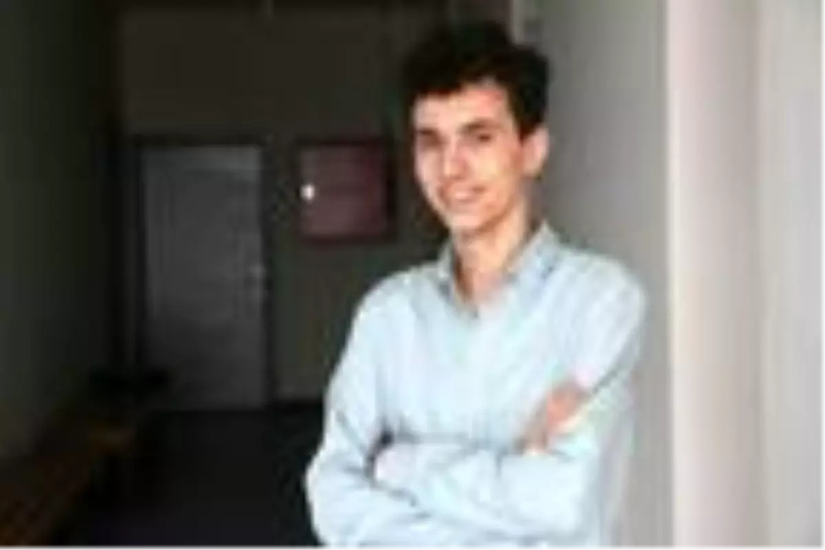 17 yaşında bilişim hizmetleri şirketini kurdu