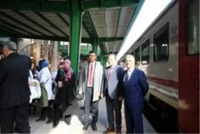 Afyonkarahisar Tren Garı'nda yolcuların kan şekeri ölçüldü Afyonkarahisar Tren Garı'nda yolcuların kan şekeri ölçüldü