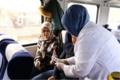 Afyonkarahisar Tren Garı'nda yolcuların kan şekeri ölçüldü Afyonkarahisar Tren Garı'nda yolcuların kan şekeri ölçüldü
