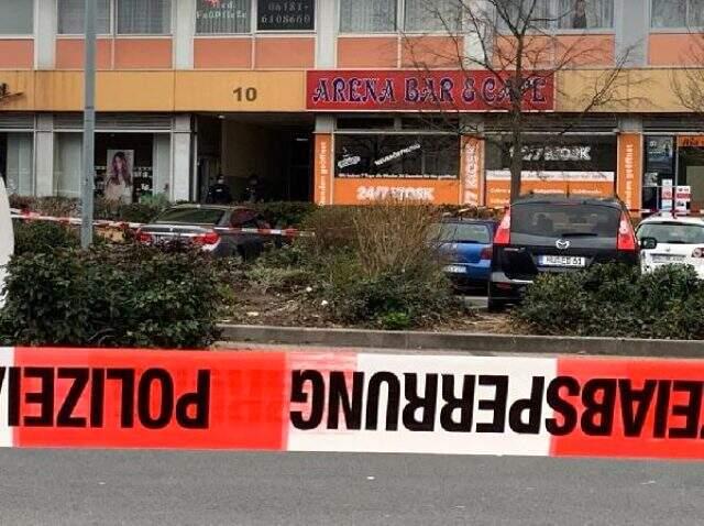 Almanya'daki saldırgan, saldırıdan önce duvara kendi web sitesinin adını yazmış