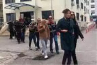 Fuhuş operasyonunda gözaltına alınan kadınlardan birinde HIV virüsü çıktı