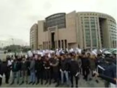 İBB'de işten çıkarılan işçilerden CHP'li Özgür Özel hakkında suç duyurusu İBB'de işten çıkarılan işçilerden CHP'li Özgür Özel hakkında suç duyurusu
