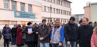 Kars'ta yıkılma kararı çıkarılan okullardaki öğrencilerin aileleri kararsız