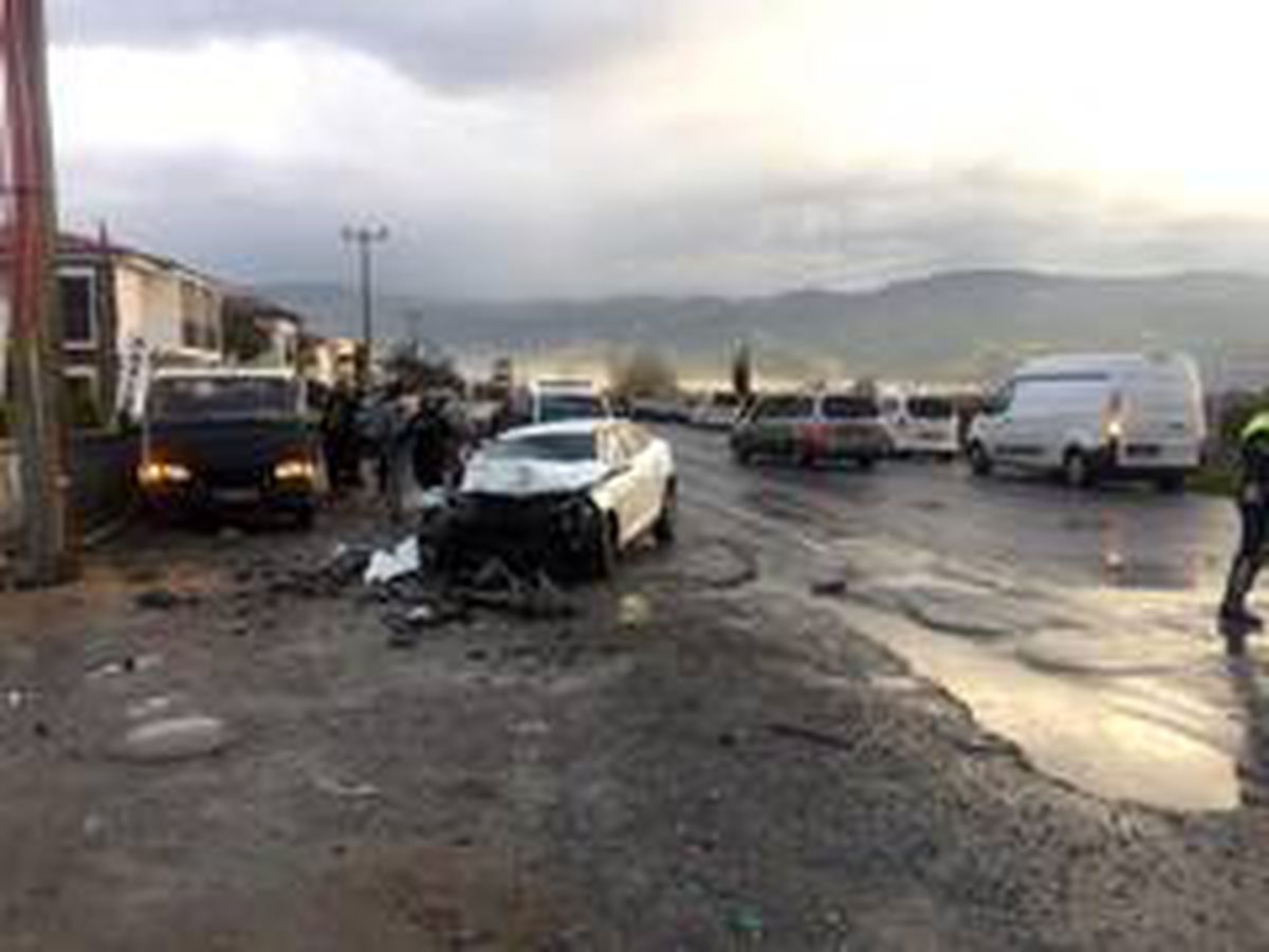 Kuşadası'nda trafik kazası: 1'i ağır 5 yaralı