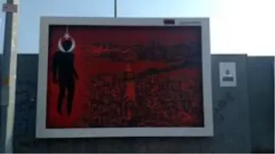 Reklam panosundaki figürle ilgili biri İngiltere vatandaşı 6 kişi gözaltında