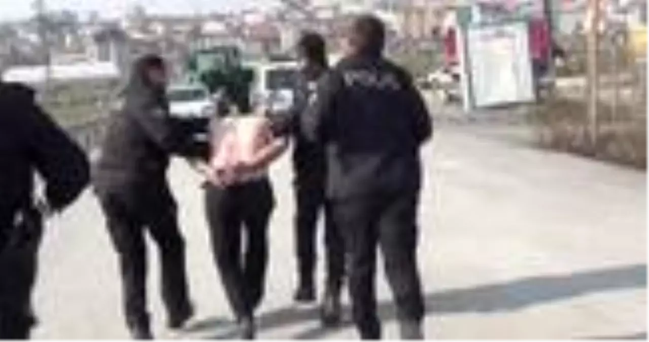 Servis şoförüne taciz dayağı! Polis ekipleri yarı çıplak halde buldu