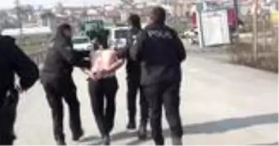 Servis şoförüne taciz dayağı! Polis ekipleri yarı çıplak halde buldu