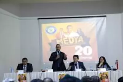 Toros Üniversitesi'nde 'Medya ve Medyanın Geleceği' paneli Toros Üniversitesi'nde 'Medya ve Medyanın Geleceği' paneli