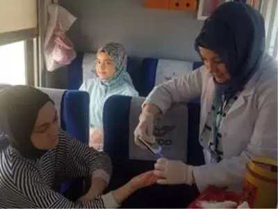 Tren yolcularının kan şekeri ölçüldü Tren yolcularının kan şekeri ölçüldü