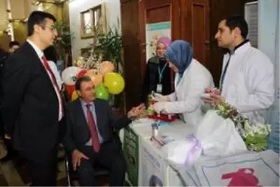 Tren yolcularının kan şekeri ölçüldü Tren yolcularının kan şekeri ölçüldü