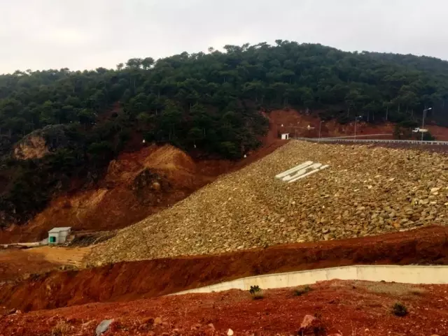 Uşak�ta baraj çatladı, 2 köyde evler boşaltılacak Haberler