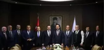 Musa Aydın: Yağlı Güreş Düzenleyen Kentler Birliği üyelerinden Bakan Kasapoğlu'na ziyaret Musa Aydın: Yağlı Güreş Düzenleyen Kentler Birliği üyelerinden Bakan Kasapoğlu'na ziyaret