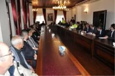 Afyonkarahisar'da otobüs kazalarının önlemesi için toplantı yapıldı Afyonkarahisar'da otobüs kazalarının önlemesi için toplantı yapıldı