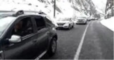AK Parti Hakkari İl Teşkilatı, çığ tehlikesinden son anda kurtuldu
