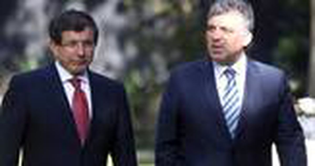 Davutoğlu'ndan Abdullah Gül'e 'siyasal İslam' tepkisi: Ezberci buluyorum