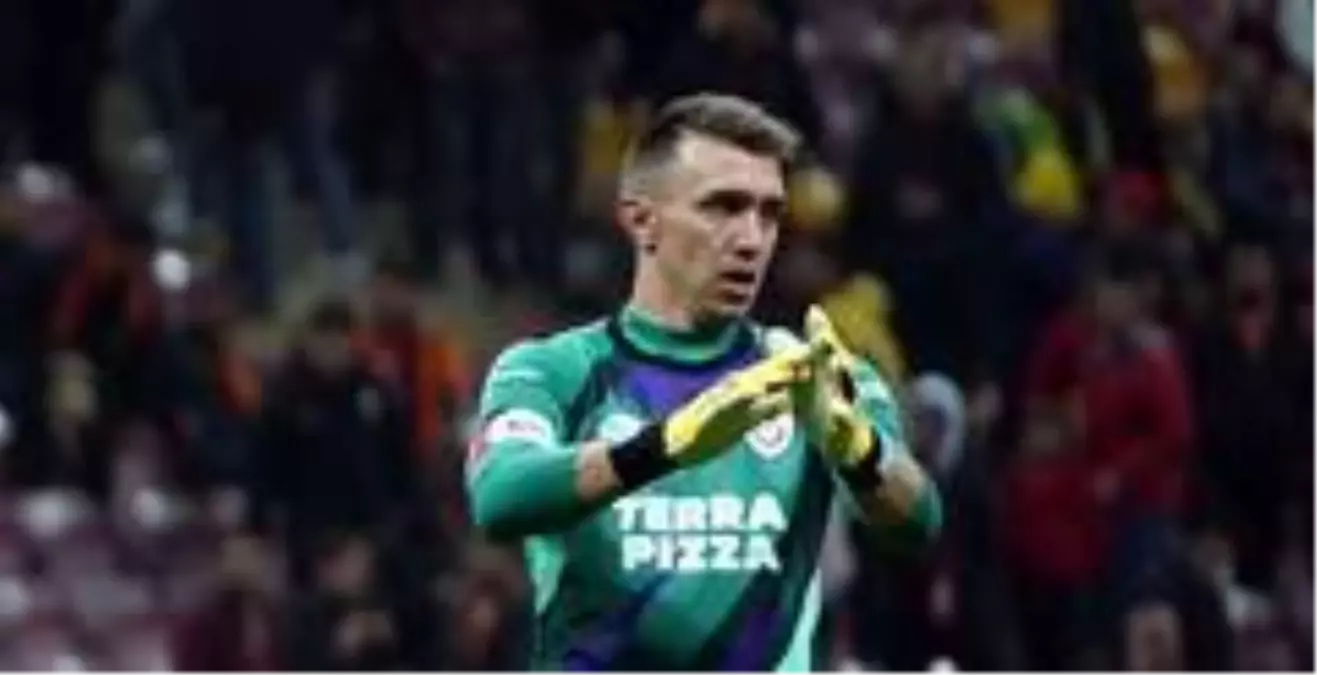 Dev derbi öncesi gözler file bekçilerinde