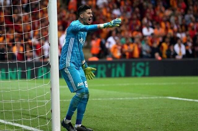 Fernando Muslera'dan Altay Bayındır'a övgü: Efsane olabilir