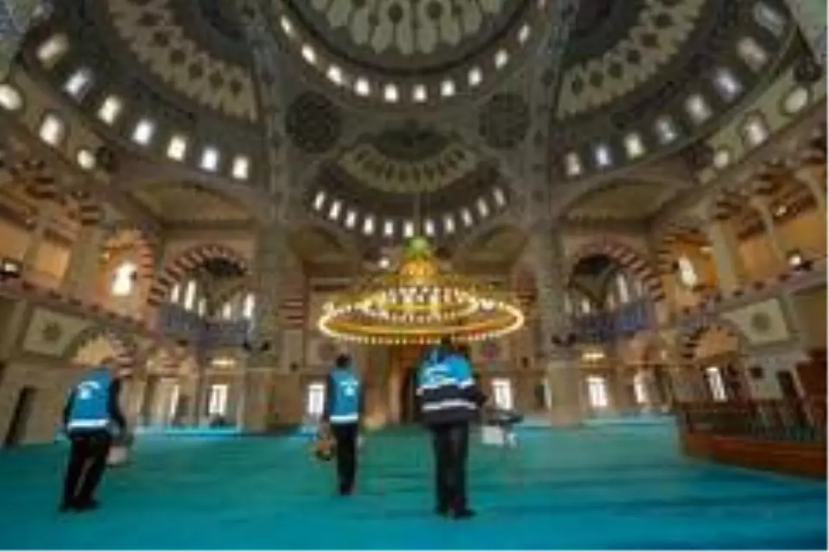 İpekyolu'nda camiler gül kokuyor