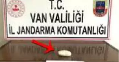Kadın yolcunun iç çamaşırından uyuşturucu çıktı