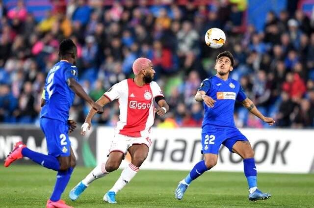 Ryan Babel'in sakatlanan rakibiyle dalga geçmesi, sosyal medyayı salladı