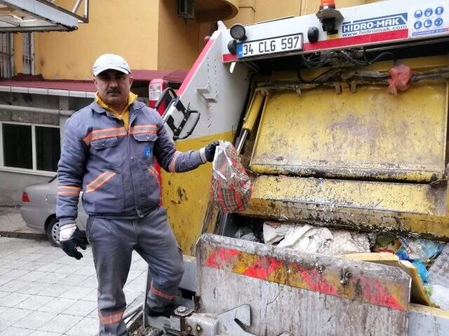 Şişli'de bebeğin çöp konteynerine bırakılma anı kamerada!