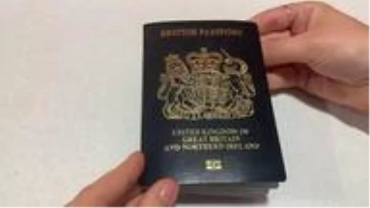 AB'den ayrılan İngiltere mavi pasaporta geçiyor