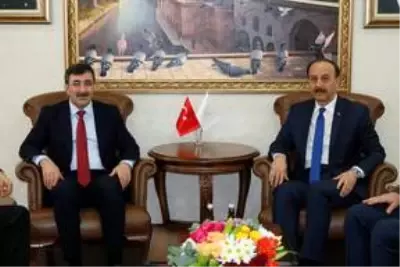 AK Parti Genel Başkan Yardımcısı Yılmaz: 'Güneydoğu Anadolu Bölgesi bir yük değil, varlık' AK Parti Genel Başkan Yardımcısı Yılmaz: 'Güneydoğu Anadolu Bölgesi bir yük değil, varlık'
