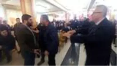 CHP kongresinde delege kadına danışmadan sert tepki: Otur lan CHP kongresinde delege kadına danışmadan sert tepki: Otur lan