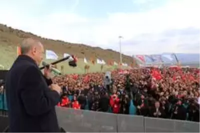Cumhurbaşkanı Erdoğan'dan Kılıçdaroğlu'na: 'Kendisi aranızda da ben mi göremiyorum?' (2) Cumhurbaşkanı Erdoğan'dan Kılıçdaroğlu'na: 'Kendisi aranızda da ben mi göremiyorum?' (2)