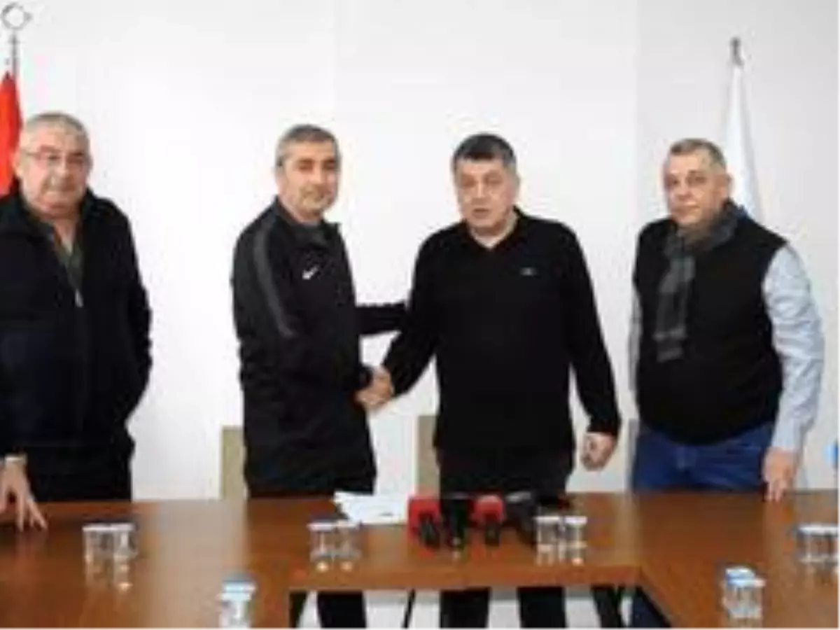 Düzcespor'da Mustafa Sarıgül resmen dönemi başladı