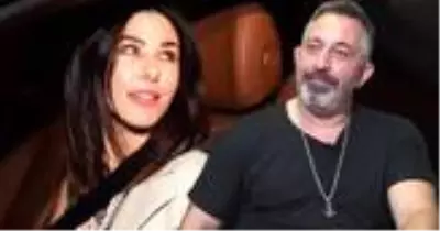 Eski sevgilisi Cem Yılmaz'ın adını duyan Defne Samyeli, panikleyince kameramanın ayağını ezdi Eski sevgilisi Cem Yılmaz'ın adını duyan Defne Samyeli, panikleyince kameramanın ayağını ezdi